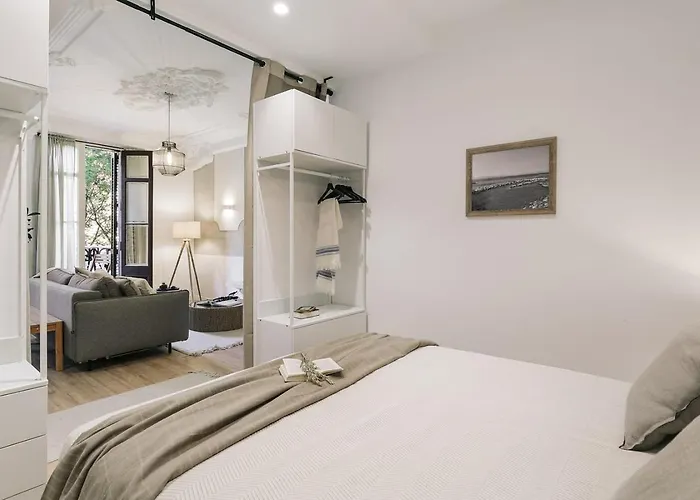 Appartamento Baia - And Balcony In Eixample Esquerra *